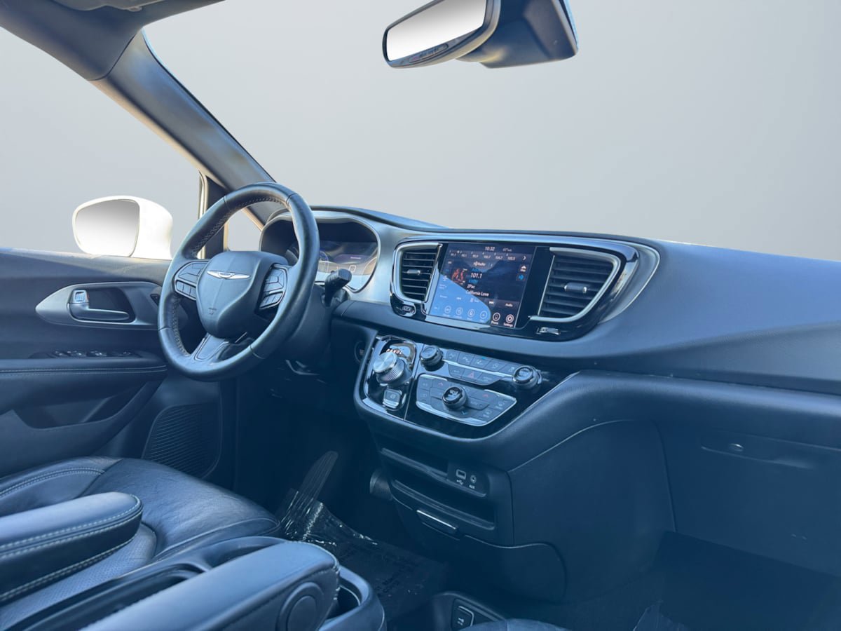 Used 2020 Chrysler Pacifica Touring-L AWD/4WD image 14