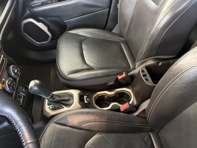 Used 2017 Jeep Renegade Limited image 22