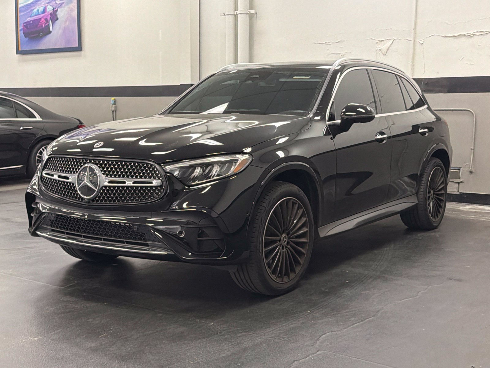 Used 2025 Mercedes-Benz GLC 350e 4MATIC image 6