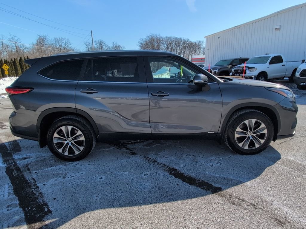 Used 2023 Toyota Highlander XLE image 8