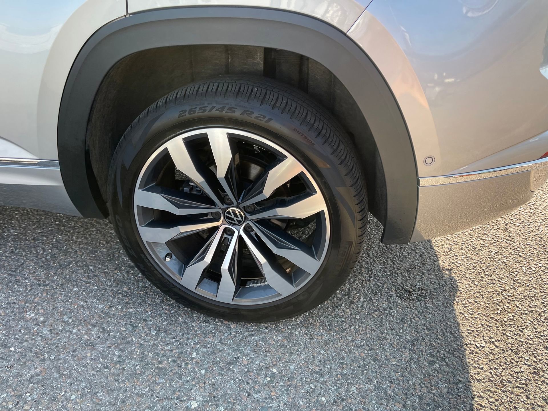 Used 2023 Volkswagen Atlas Cross Sport SEL Premium R-Line image 9