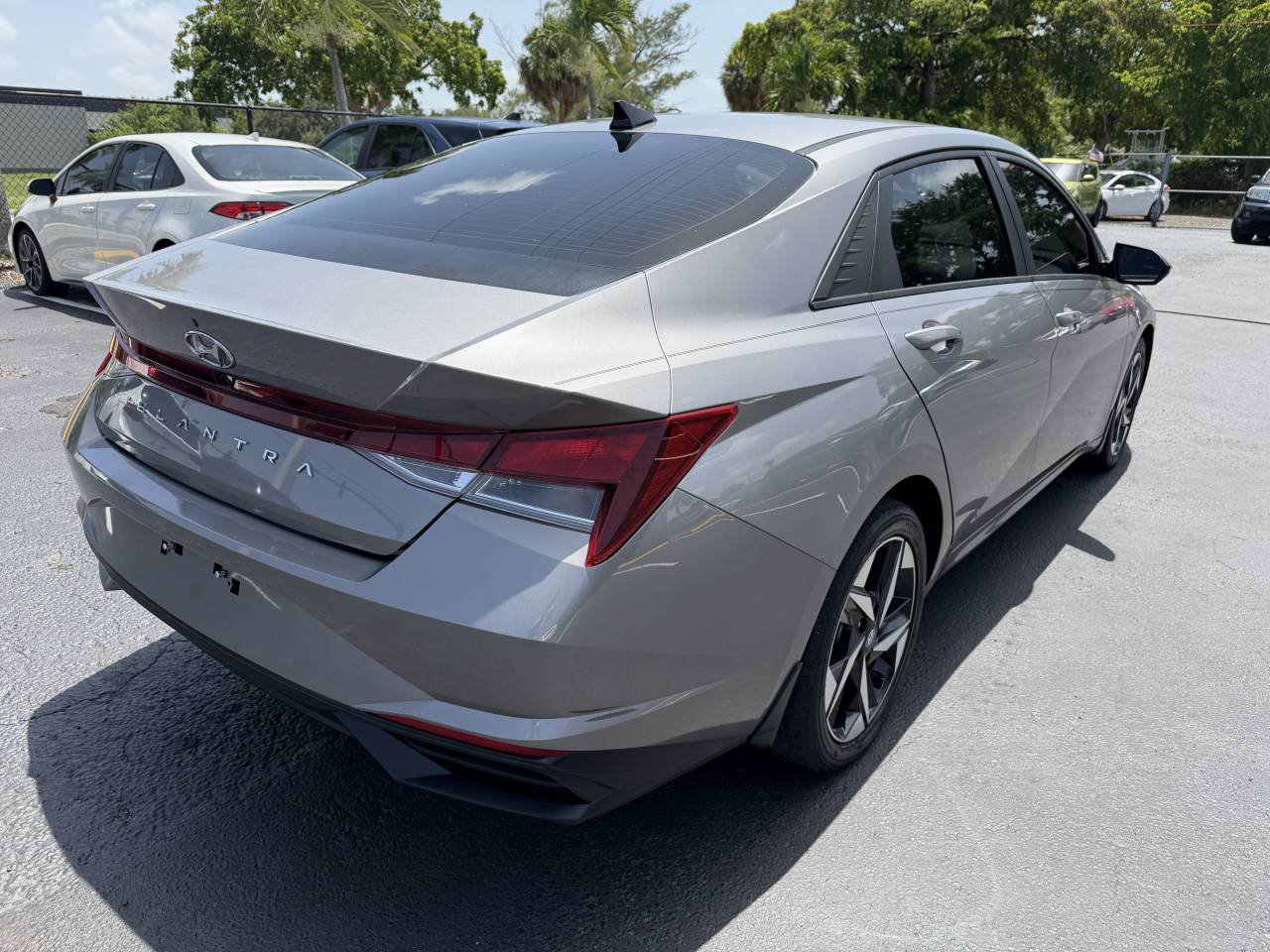 Used 2023 Hyundai Elantra SEL w/ Convenience Package FWD image 5