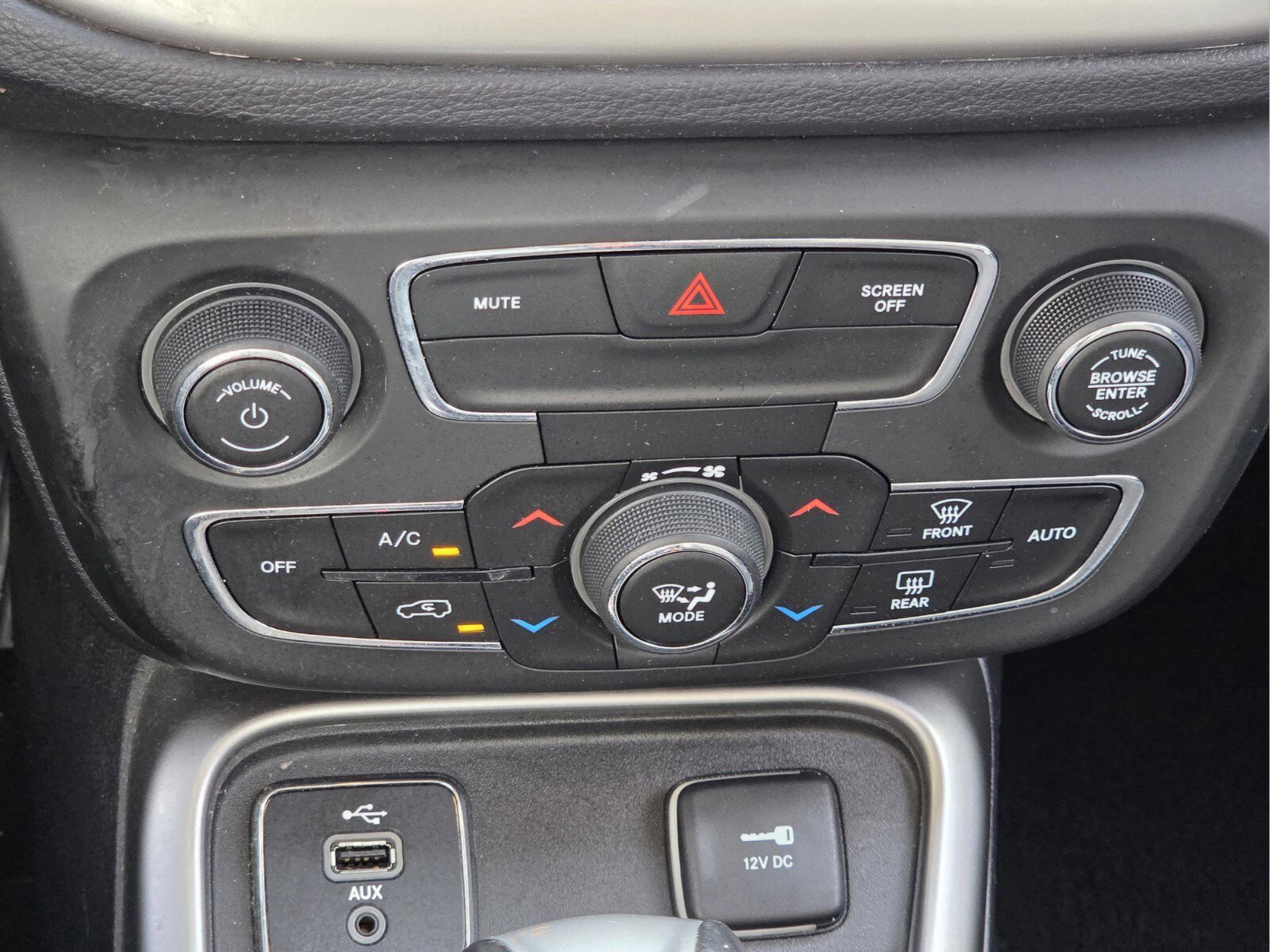 Used 2018 Jeep Compass Latitude w/ Popular Equipment Group FWD image 17