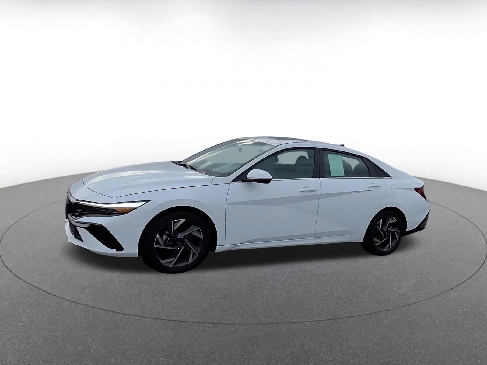 Used 2025 Hyundai Elantra SEL image 8