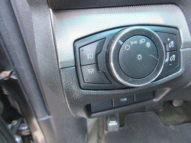 Used 2015 Ford Explorer XLT w/ Equipment Group 202A AWD/4WD image 11
