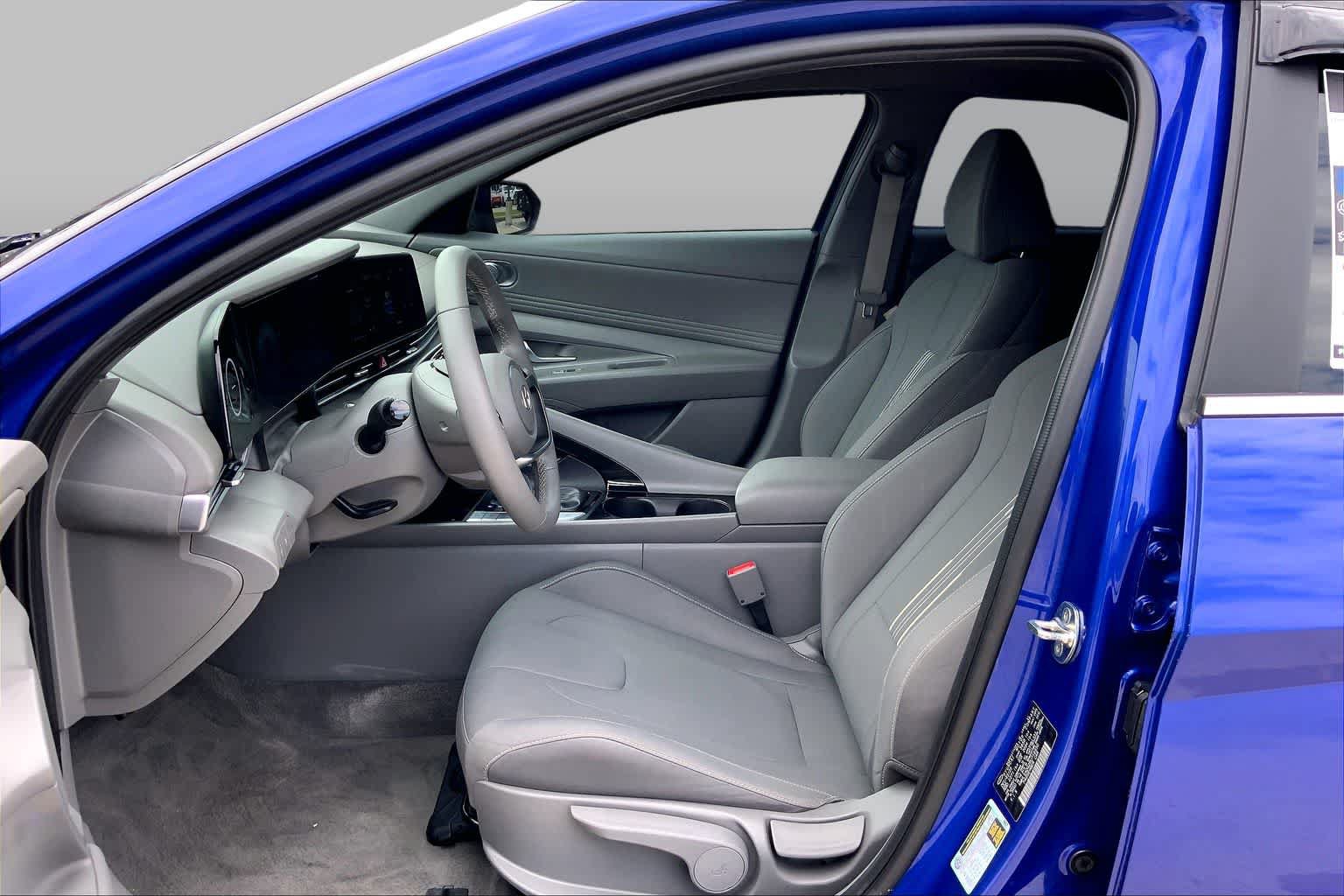 Used 2024 Hyundai Elantra SEL w/ Convenience Package FWD image 8