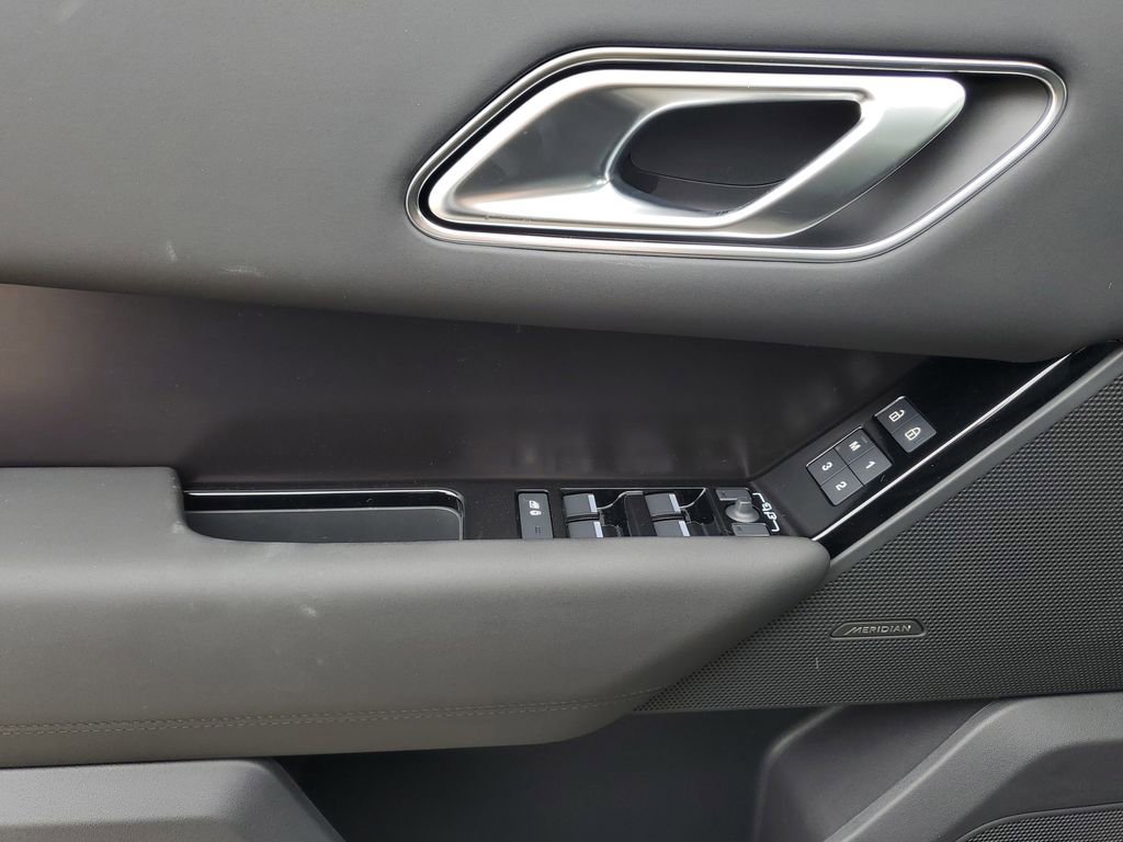 New 2026 Land Rover Range Rover Velar Dynamic SE image 13