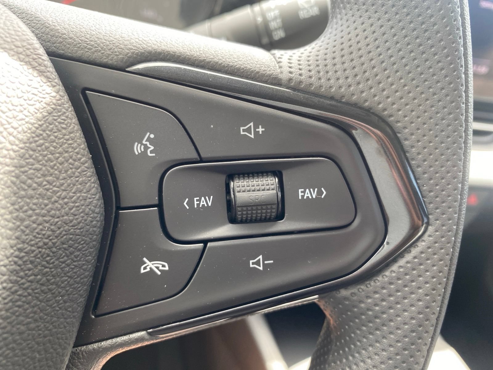 New 2026 Chevrolet Trax LS w/ LS Convenience Package FWD image 22