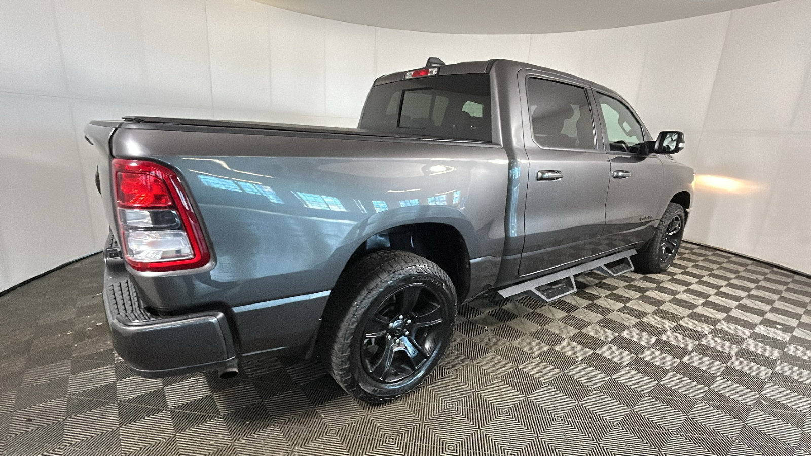 Used 2022 RAM 1500 Big Horn AWD/4WD image 3