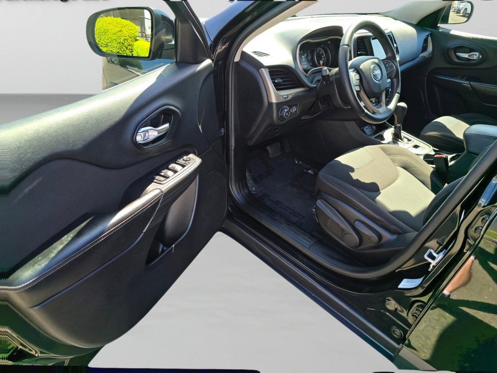 Used 2016 Jeep Cherokee Latitude FWD image 20
