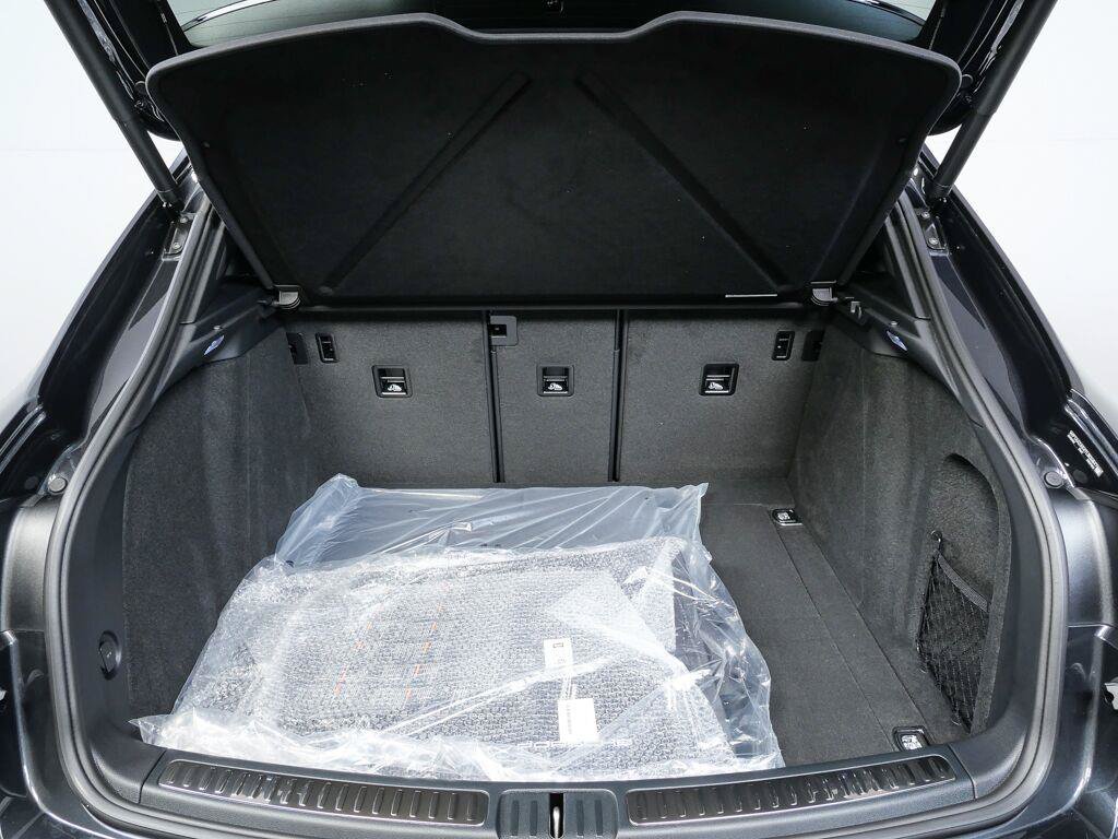 Certified 2026 Porsche Macan AWD/4WD image 28