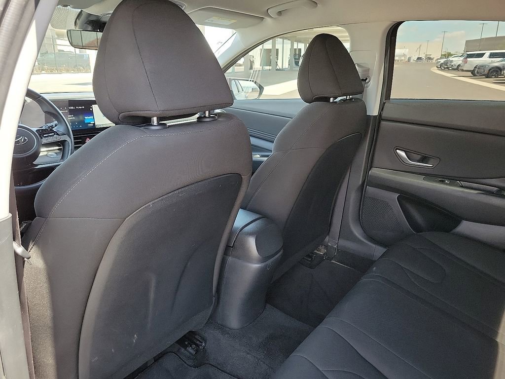 Used 2023 Hyundai Elantra SEL w/ Convenience Package image 12