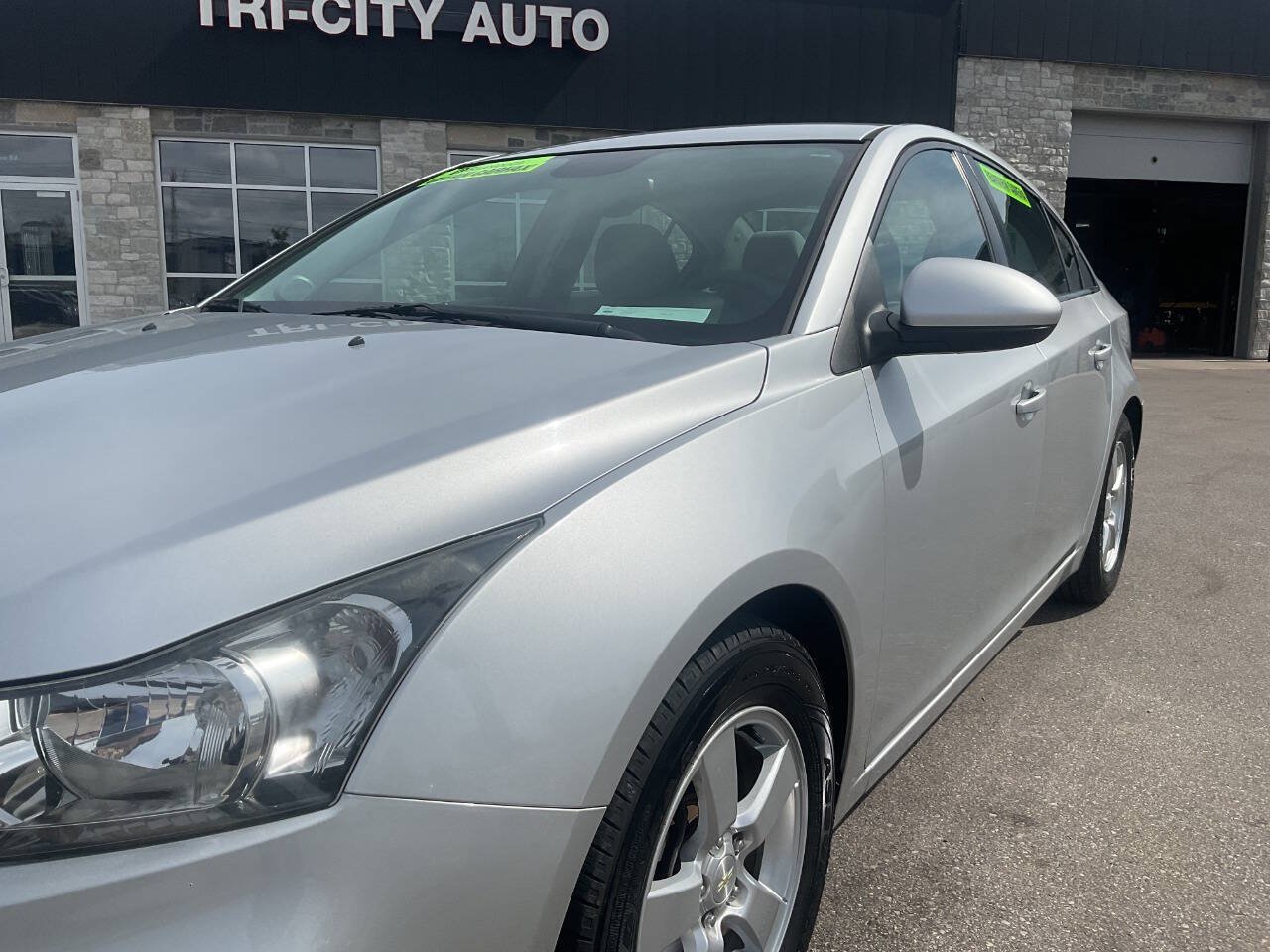 Used 2016 Chevrolet Cruze LT FWD image 2