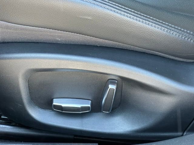 Used 2019 Jaguar XE Premium image 31