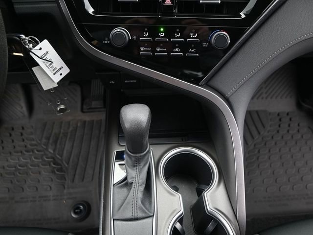 Used 2021 Toyota Camry LE image 9