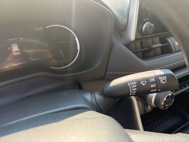 Used 2023 Toyota RAV4 LE AWD/4WD image 40