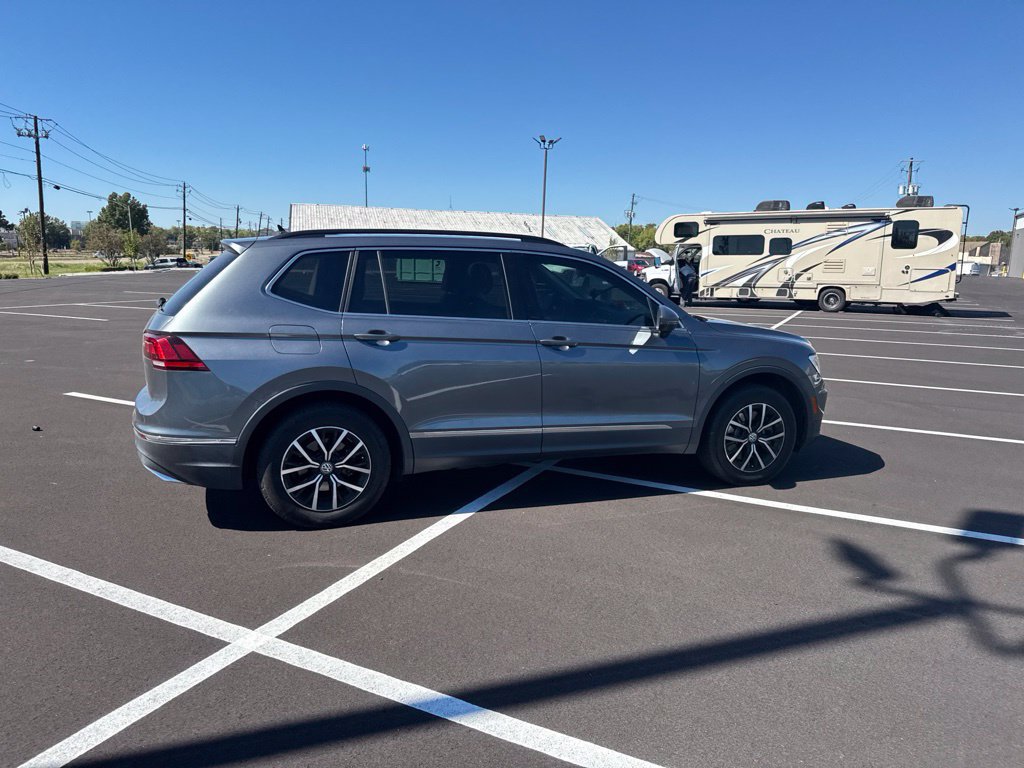 Used 2021 Volkswagen Tiguan SE w/ Panoramic Sunroof Package FWD image 14
