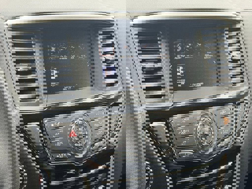 Used 2017 Nissan Pathfinder SV image 34