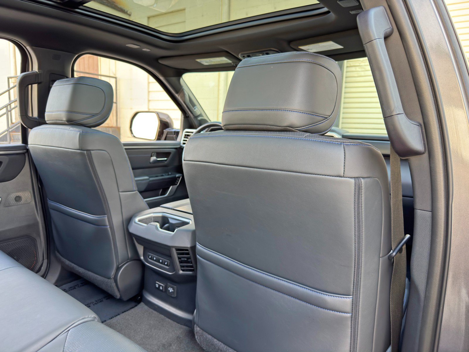 Used 2022 Toyota Tundra Platinum w/ Advanced Package AWD/4WD image 39