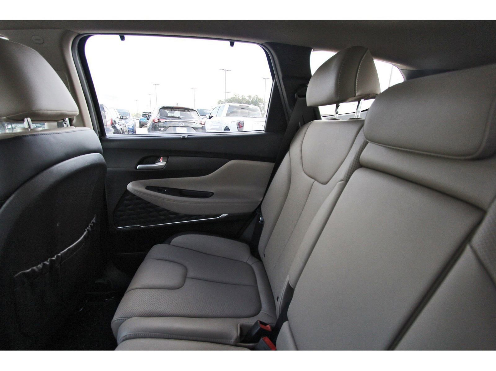 Used 2023 Hyundai Santa Fe SEL w/ Premium Package image 13