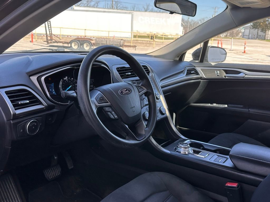 Used 2018 Ford Fusion SE image 10