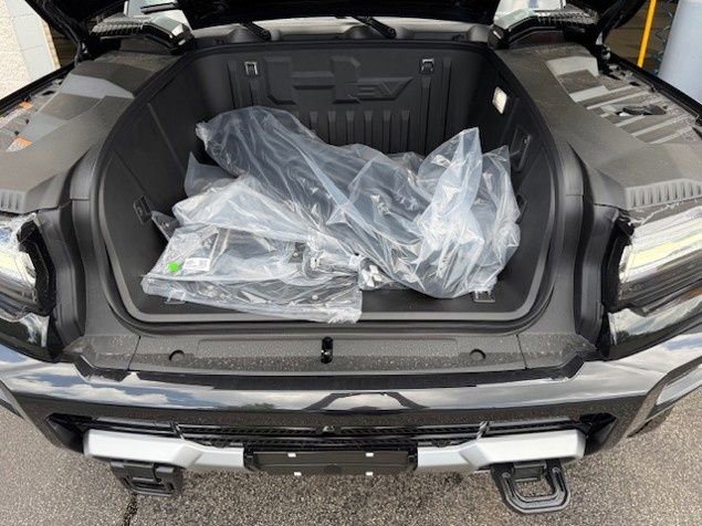 New 2026 GMC Hummer EV SUV w/ LPO, Dark Essentials Package image 39