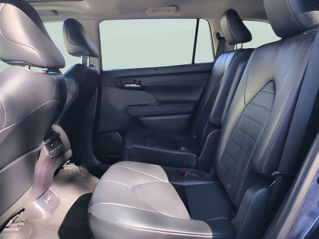 Certified 2024 Toyota Highlander XLE image 13