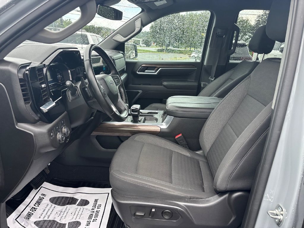 Used 2025 Chevrolet Silverado 1500 RST AWD/4WD image 29