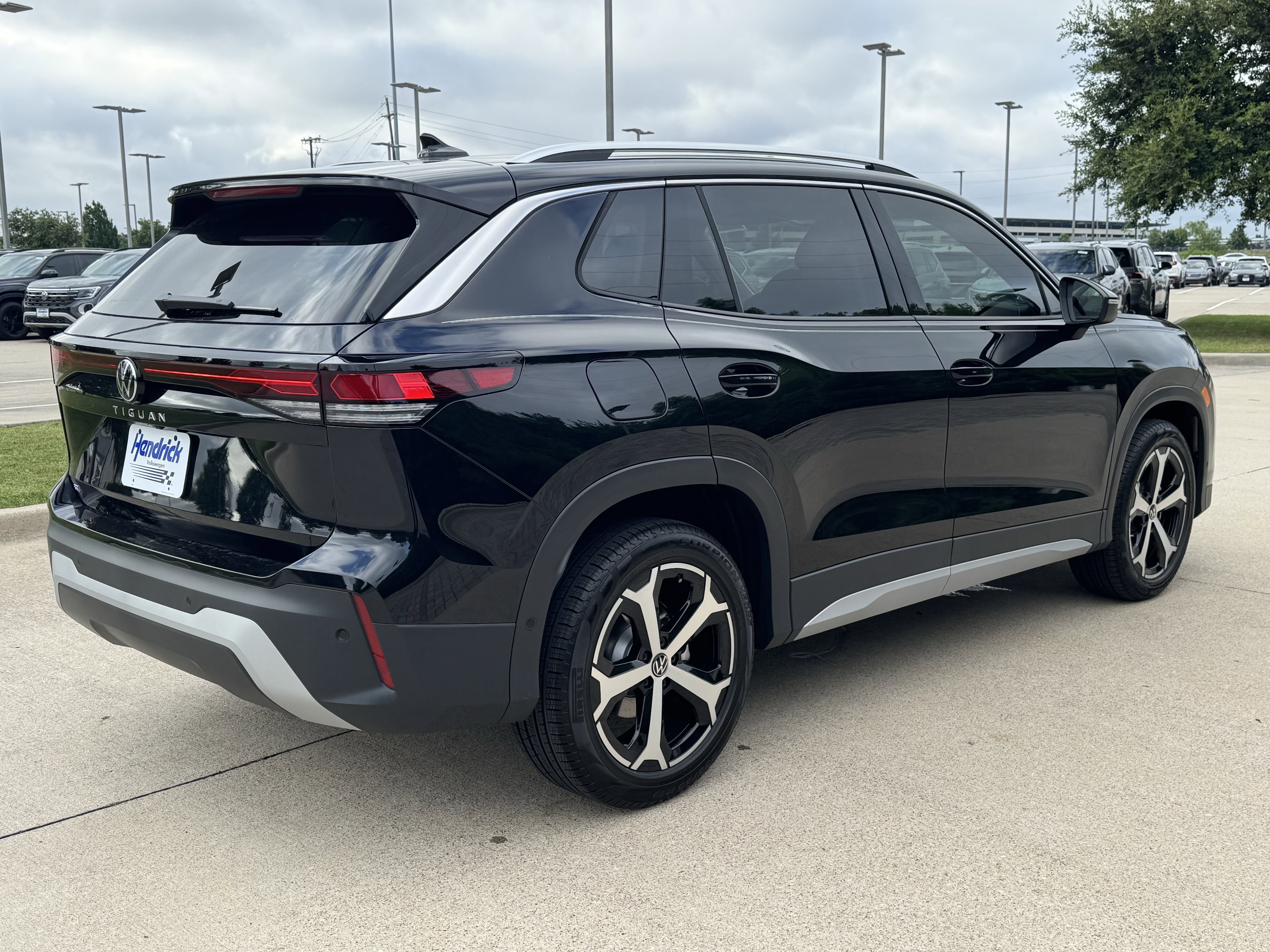 Certified 2026 Volkswagen Tiguan SE FWD image 4