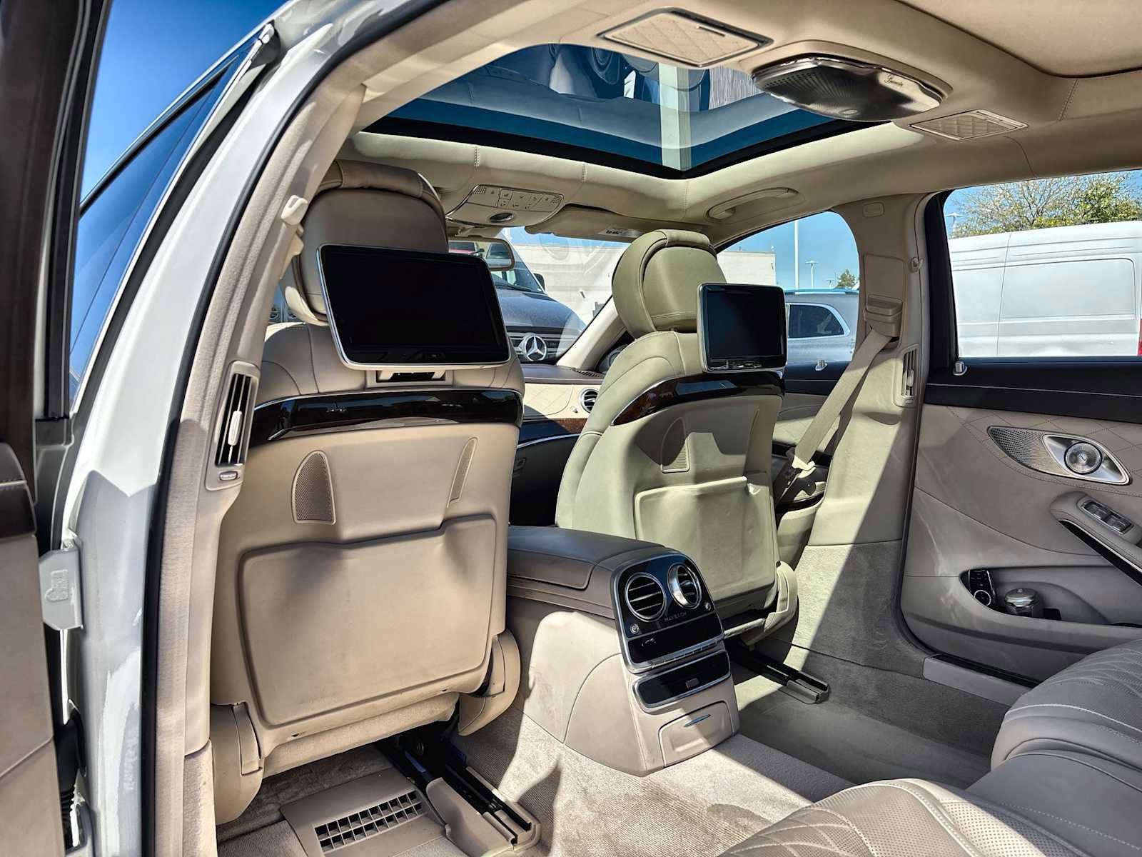 Used 2016 Mercedes-Benz Maybach S 600 image 18