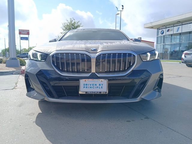 Used 2024 BMW 530i w/ M Sport Package image 2