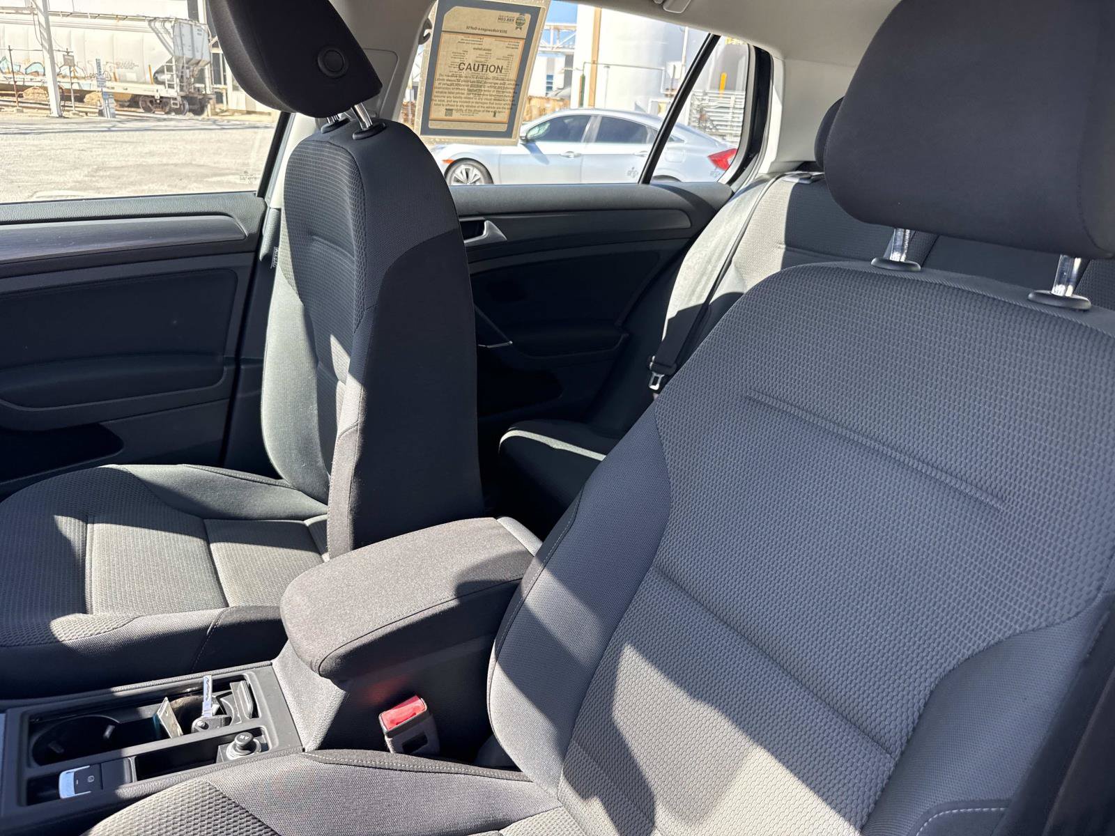 Used 2018 Volkswagen e-Golf SE w/ DC Fast Charging Package FWD image 25