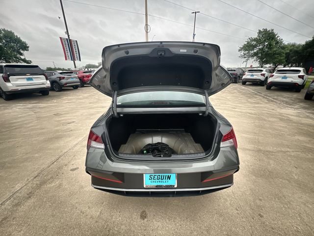 Used 2025 Hyundai Elantra SEL FWD image 25