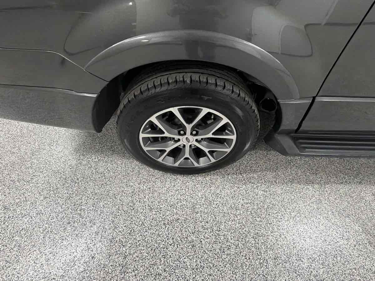 Used 2015 Ford Expedition EL XLT w/ Equipment Group 202A image 38