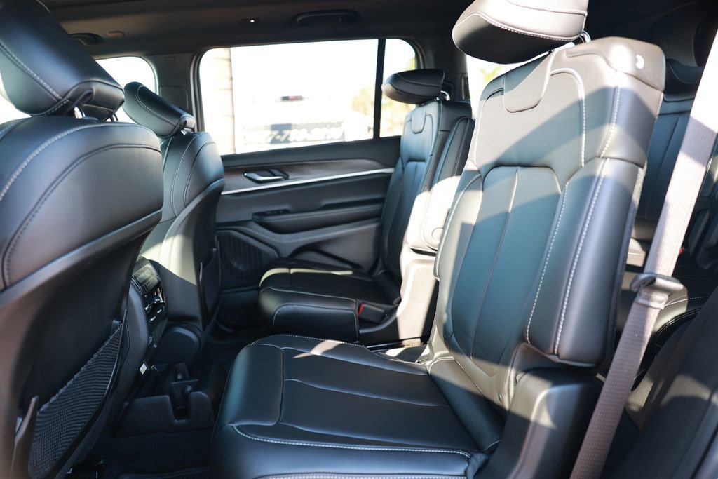 New 2025 Jeep Grand Cherokee L Limited image 30