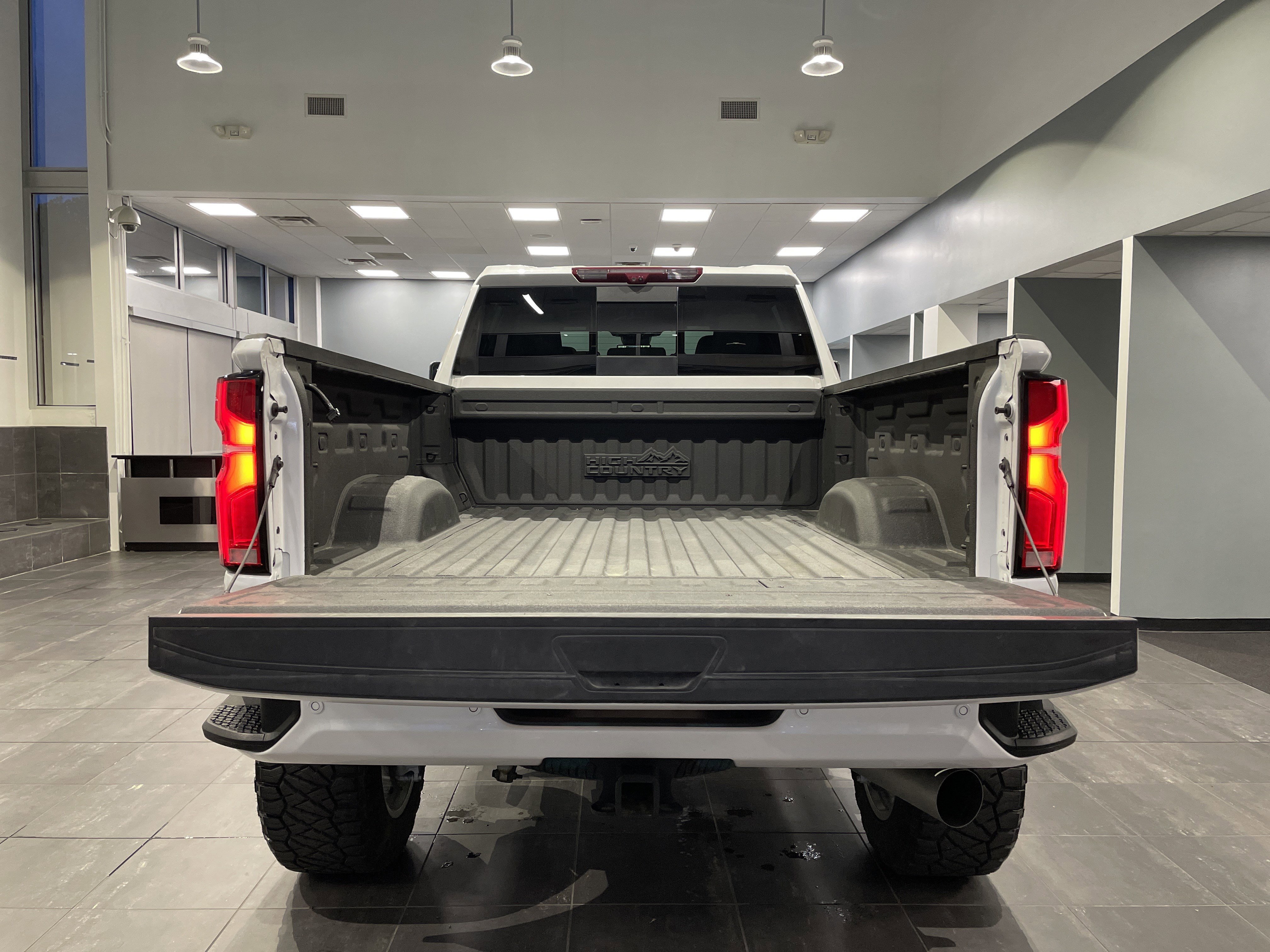 Used 2024 Chevrolet Silverado 3500 High Country w/ Technology Package AWD/4WD image 37