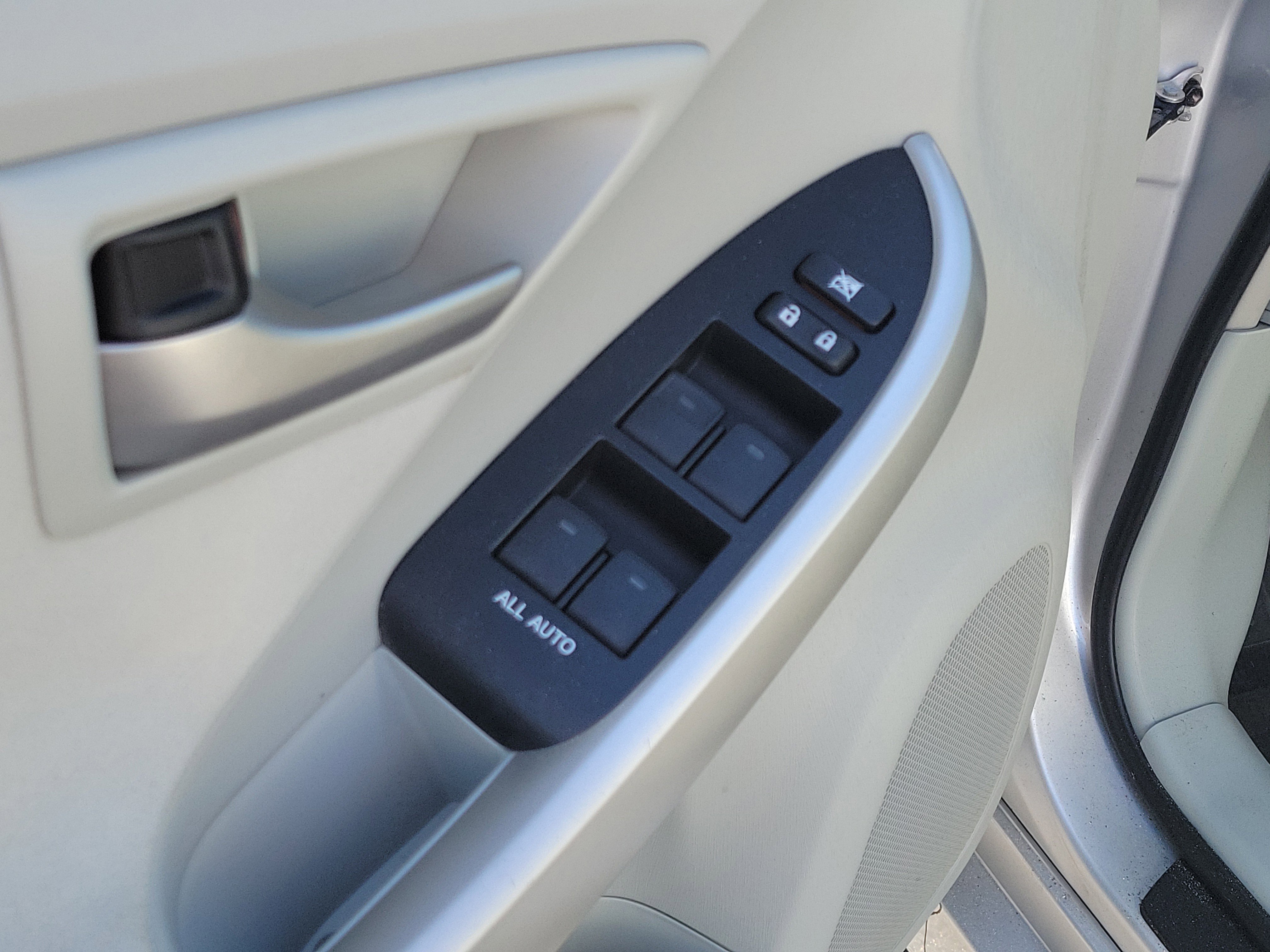 Used 2015 Toyota Prius Two FWD image 19