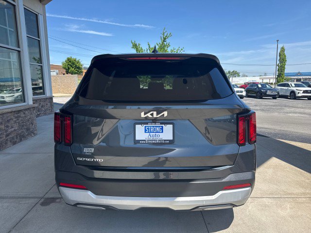 Used 2024 Kia Sorento LX FWD image 4