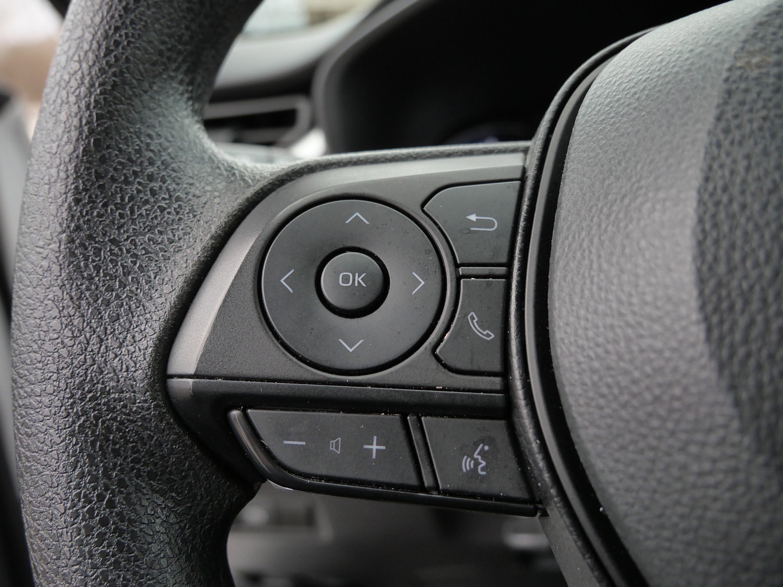 Certified 2025 Toyota RAV4 LE image 28