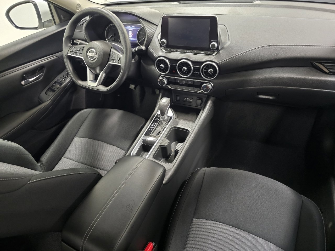 Used 2025 Nissan Sentra SV image 16