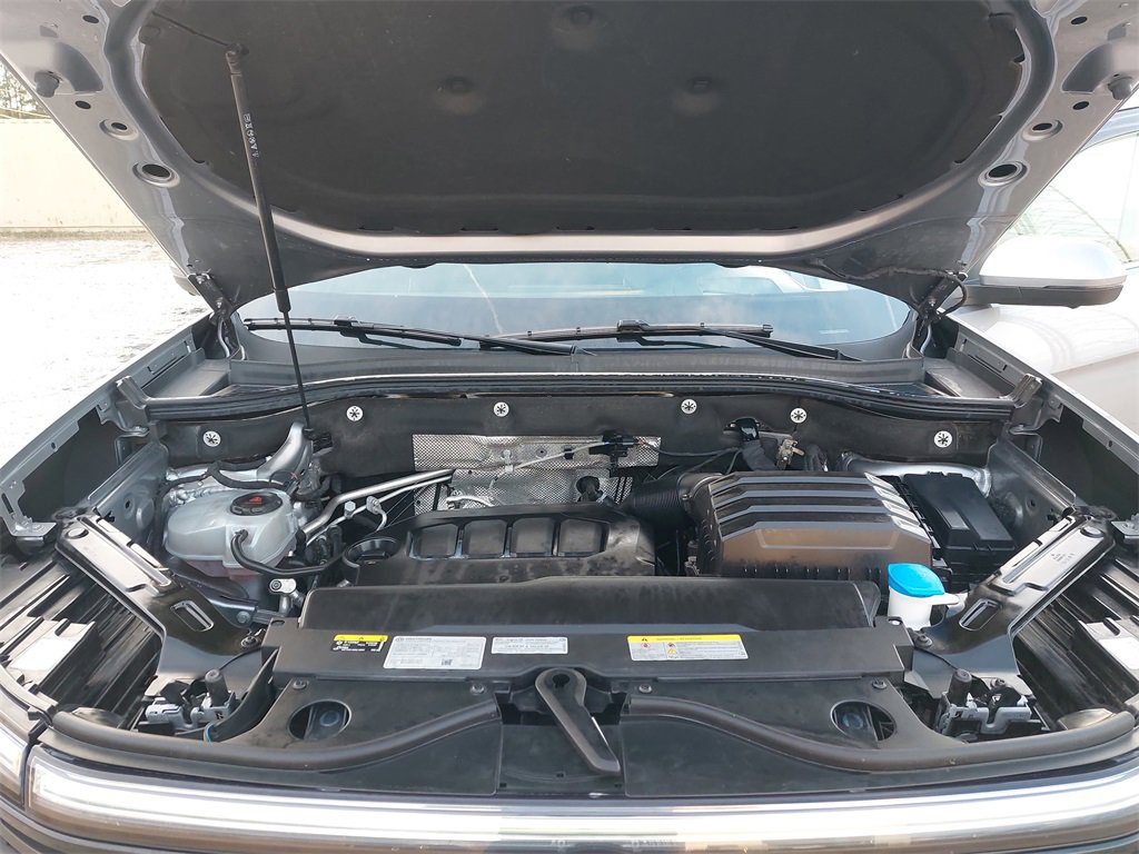 Certified 2024 Volkswagen Atlas SEL Premium R-Line image 27