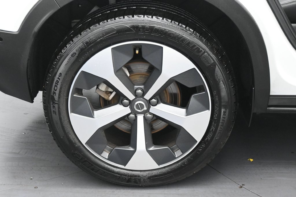 Used 2026 Volvo XC40 B5 Plus AWD/4WD image 14