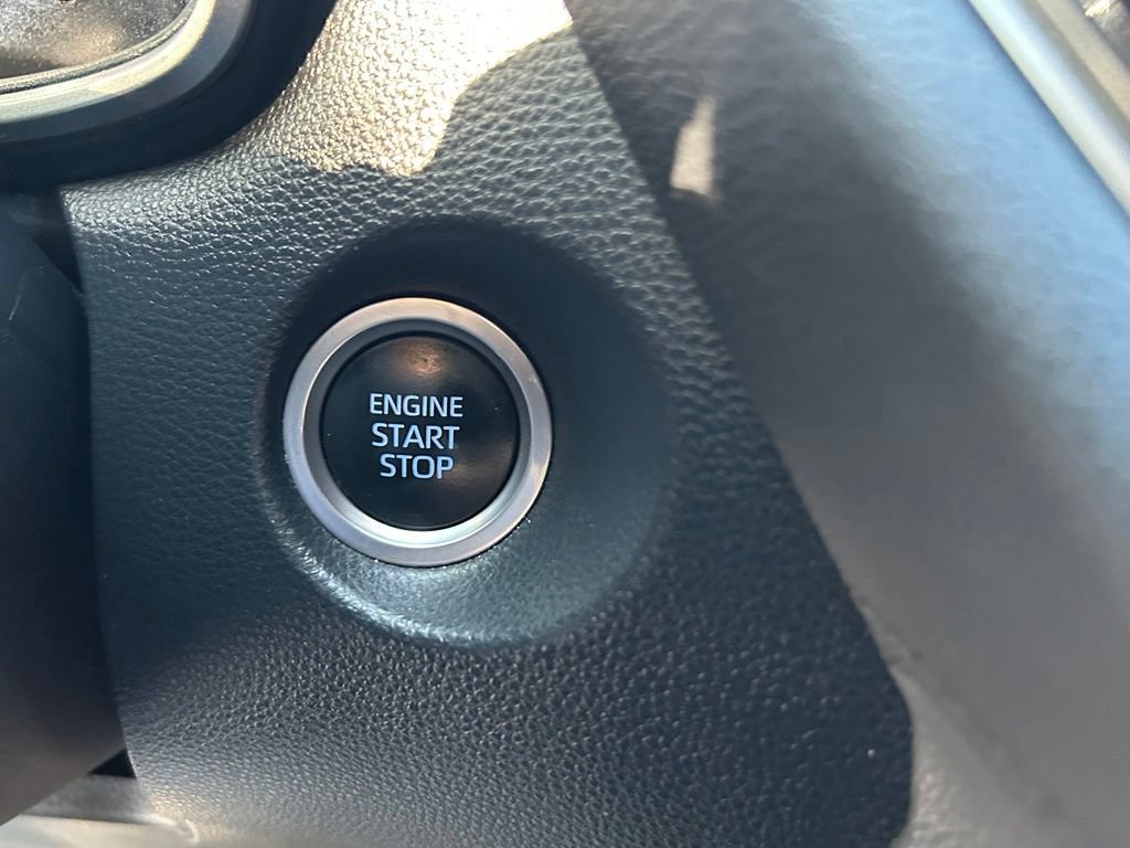 Used 2022 Toyota Corolla Cross XLE FWD image 41