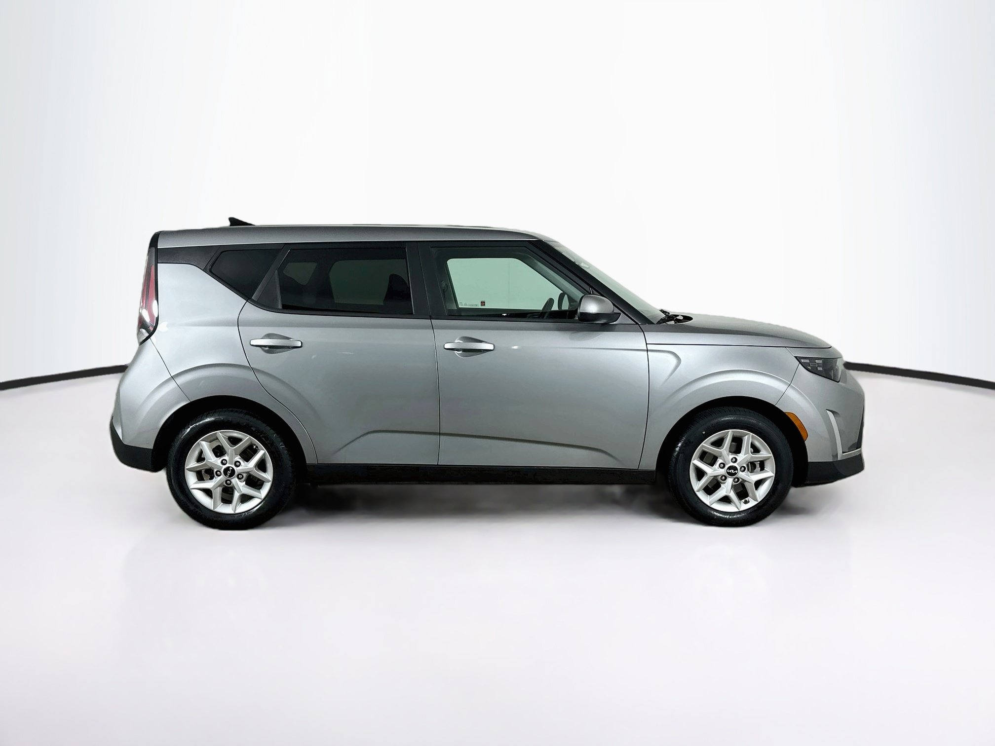 Used 2024 Kia Soul LX w/ Option Group 015 FWD image 10