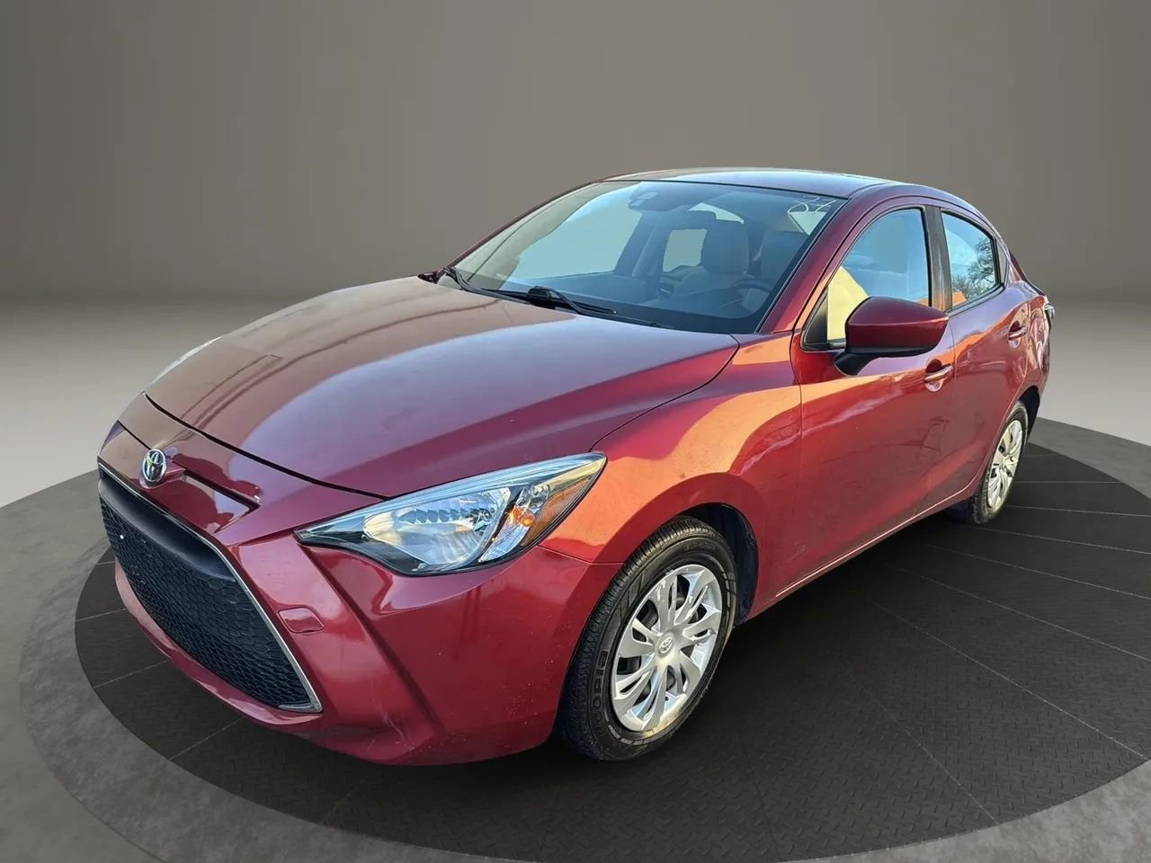Used 2019 Toyota Yaris L FWD image 1