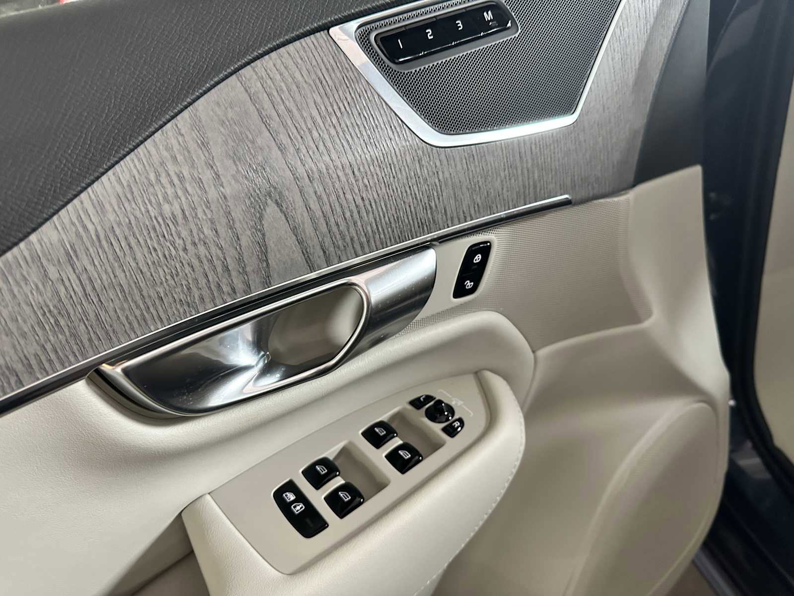 Used 2023 Volvo XC90 B5 Plus w/ Protection Package Premier image 19