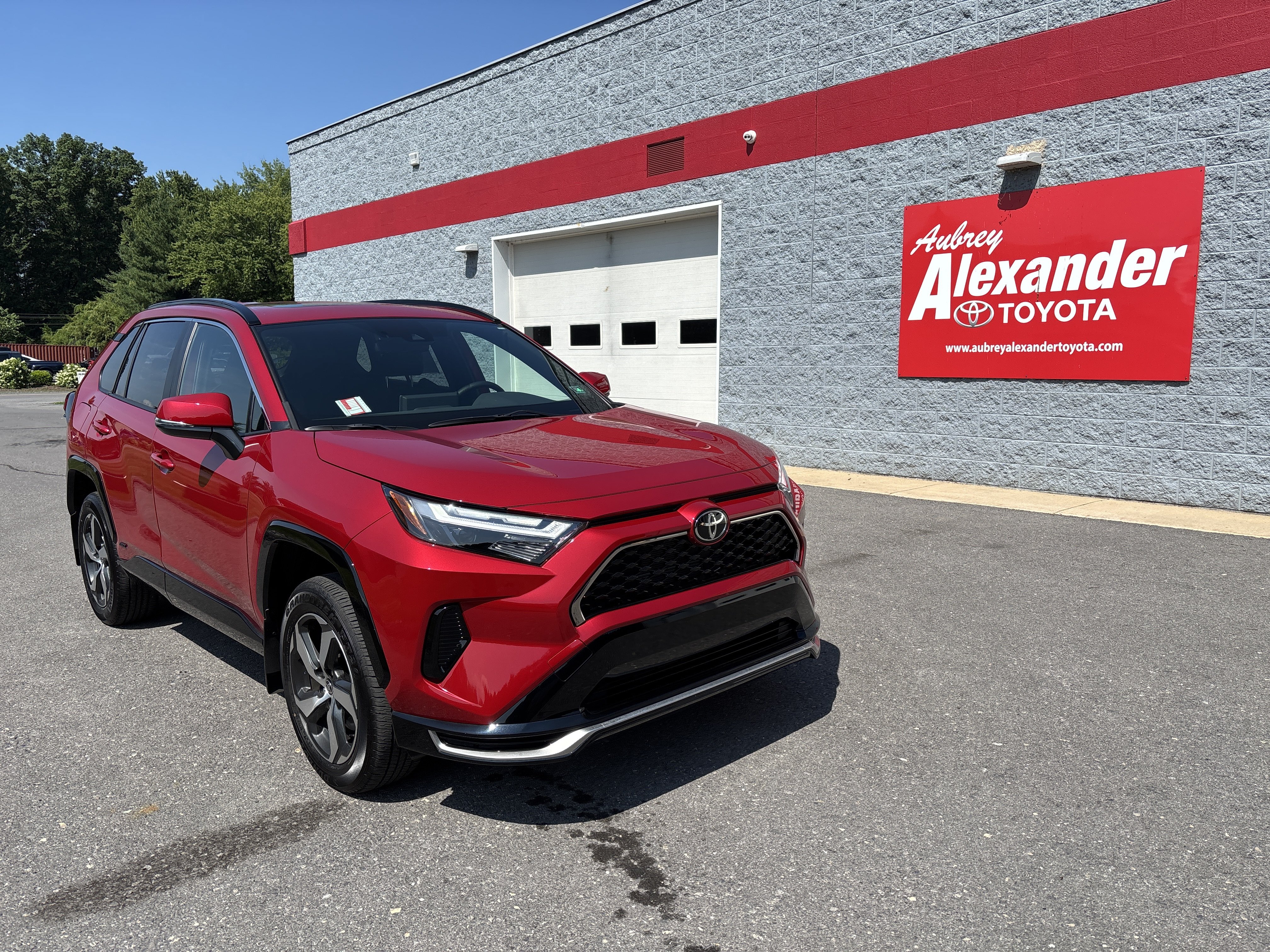 Certified 2025 Toyota RAV4 SE w/ Weather & Moonroof Package AWD/4WD image 1