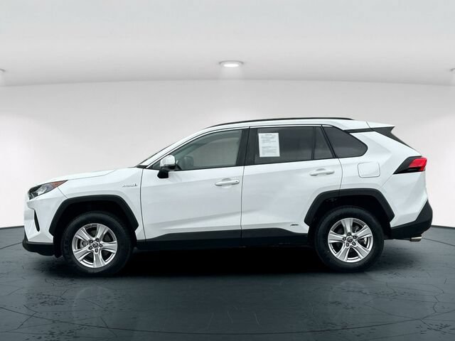 Used 2021 Toyota RAV4 LE AWD/4WD image 3