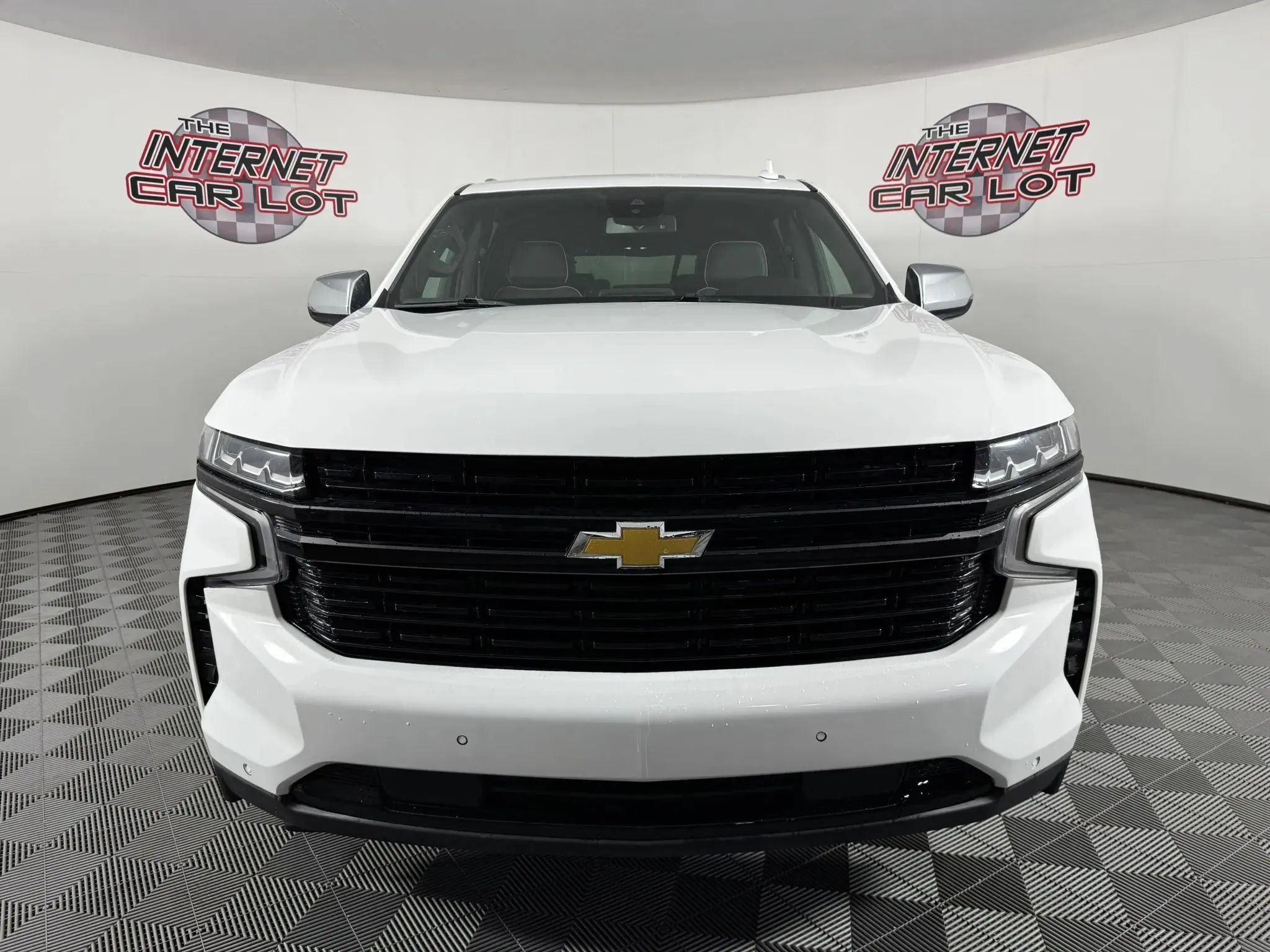 Used 2023 Chevrolet Suburban Premier AWD/4WD image 2