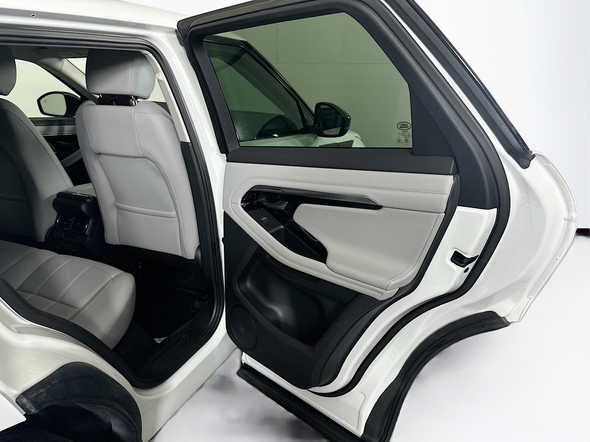 Used 2023 Land Rover Range Rover Evoque S image 32